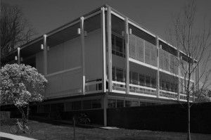 Crossett Library, 1957—59, Pietro Belluschi with Carl Koch and Associates; Sasaki Associates, landscape, North Bennington. (Photo: Curtis Johnson)