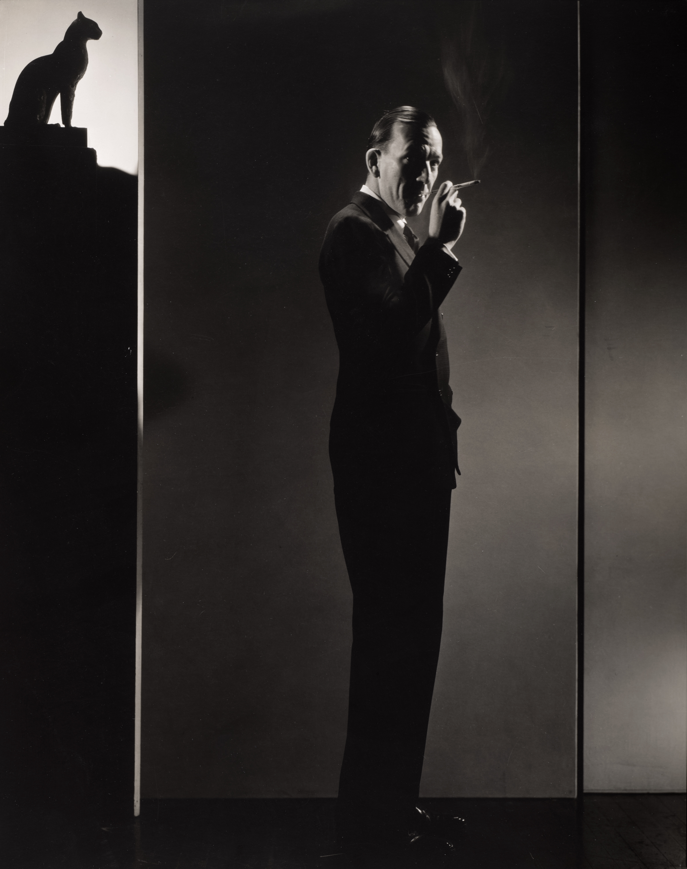 Edward Steichen. Noel Coward, 1932. The Art Institute of Chicago, bequest of Edward Steichen by direction of Joanna T. Steichen and George Eastman House. © 2014 The Estate of Edward Steichen/Artists Rights Society (ARS), New York.